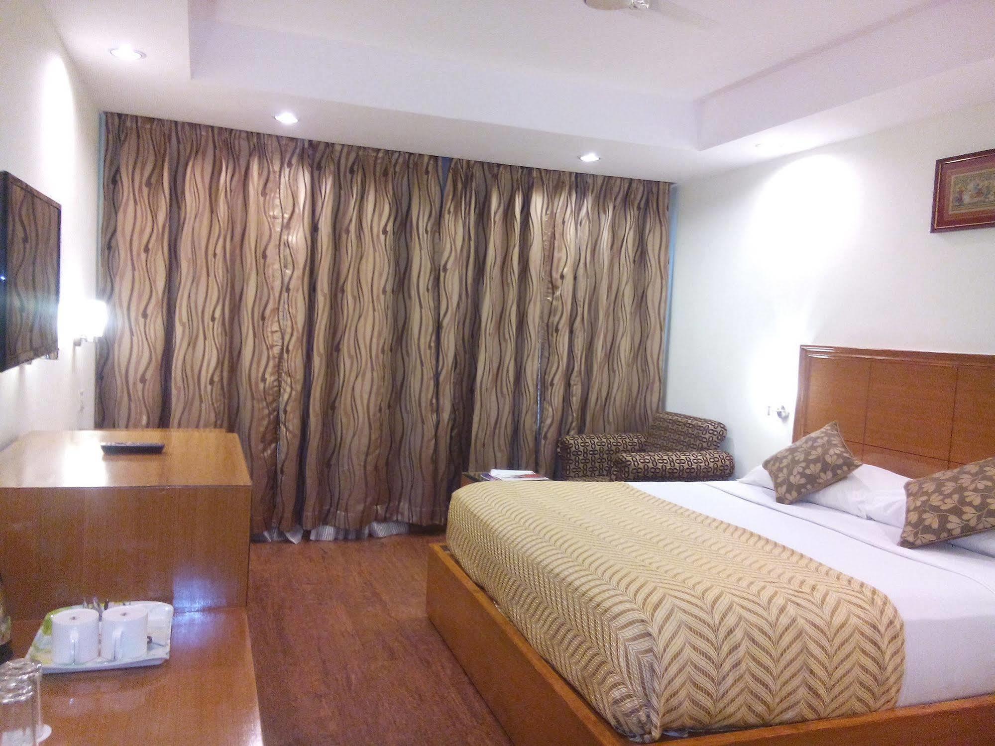 Hotel Kalinga Ashok Bhubaneswar Bagian luar foto